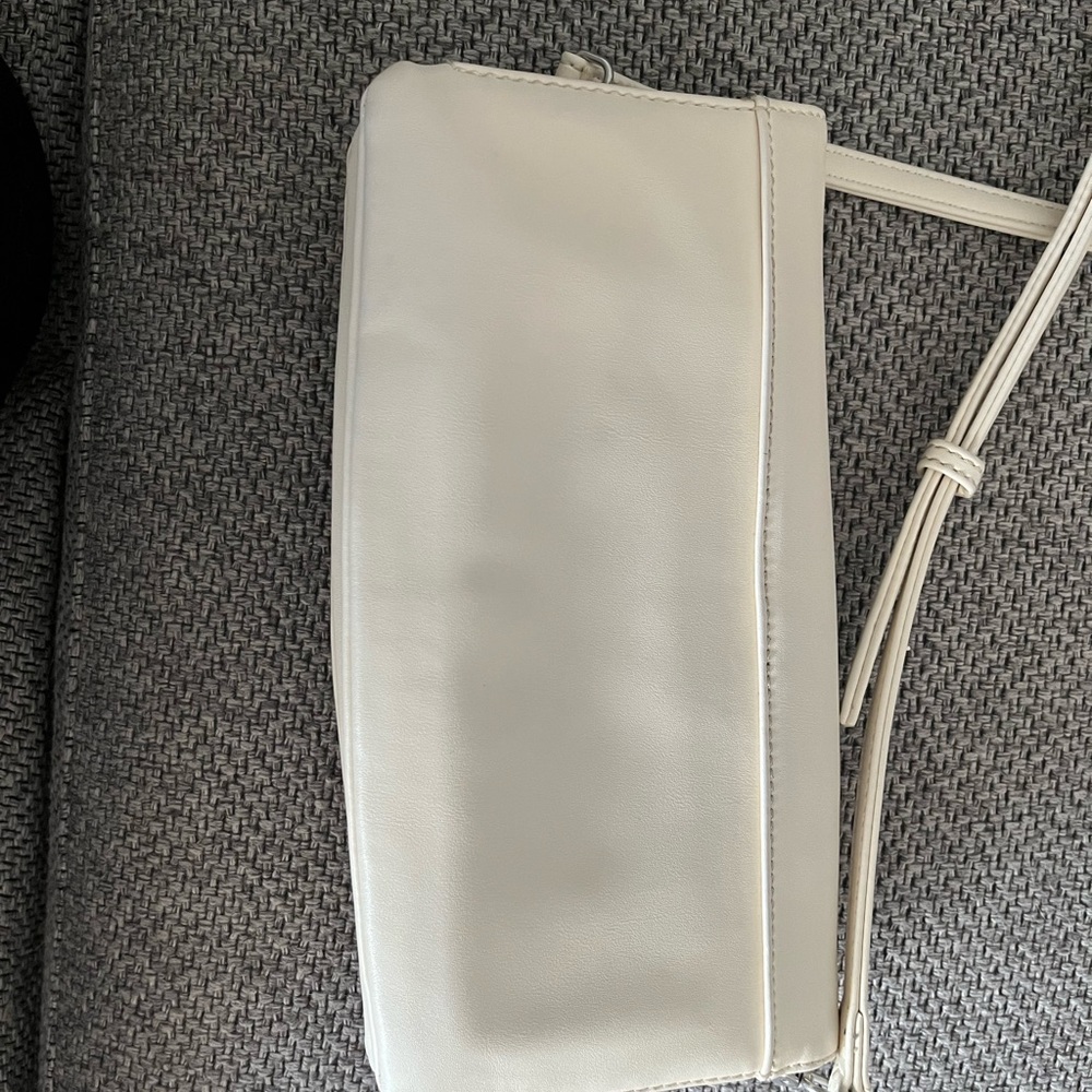 Matt & Nat creme clutch/purse - Picture 2 of 9